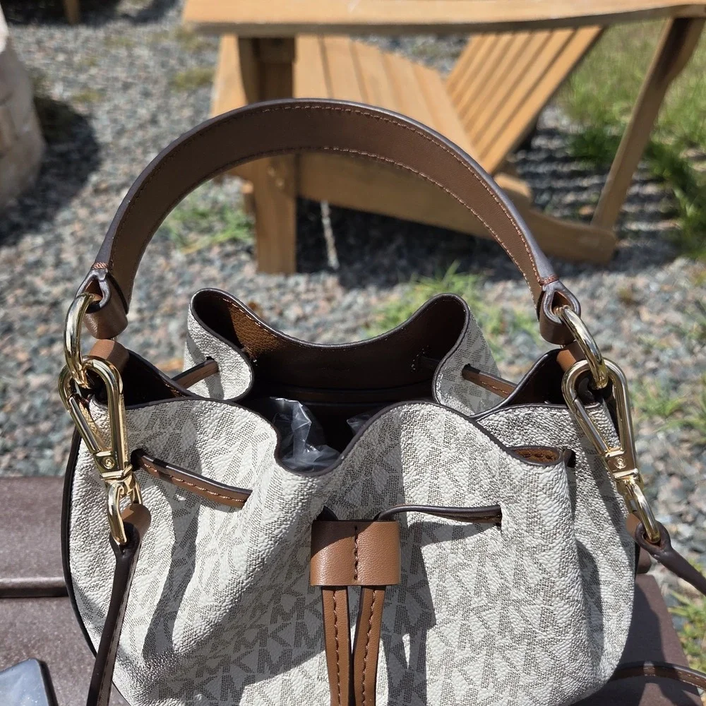 Michael Kors Reed MD Drawstring Bucket Messenger Handbag Purse + Snap Wallet - Picture 6 of 16
